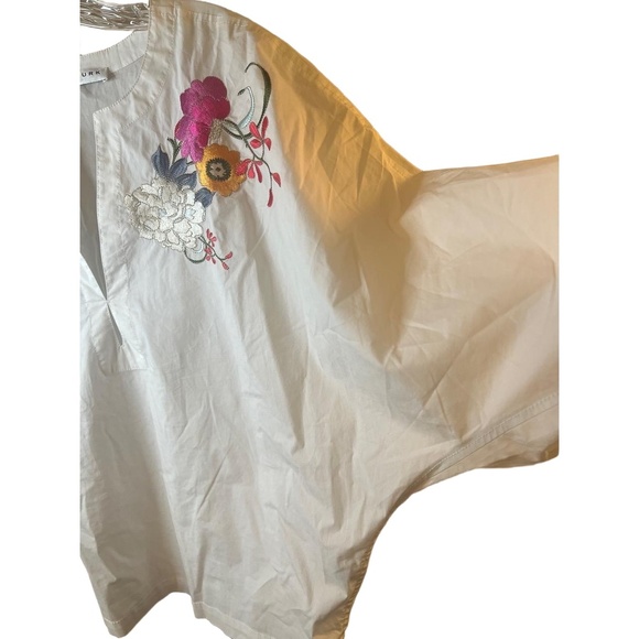 Trina Turk White Floral Embroidery 3/4 Sleeve Split Neckline Tunic Blouse Medium - Picture 4 of 12